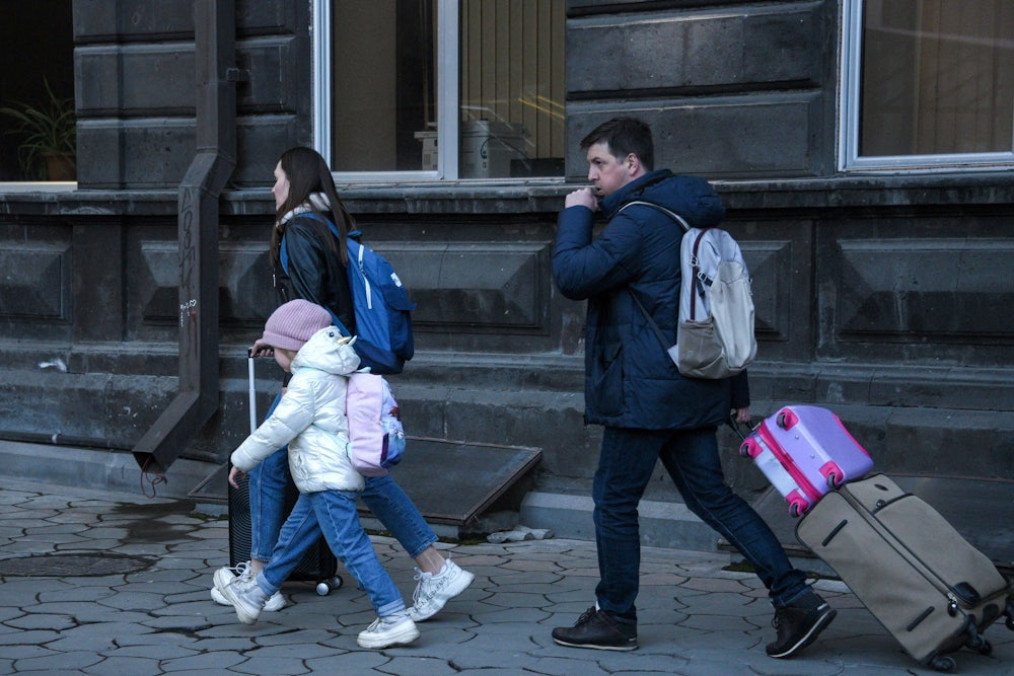 Moscow resident Andrey and his family arrive in Yerevan. (Source: Getty Images)