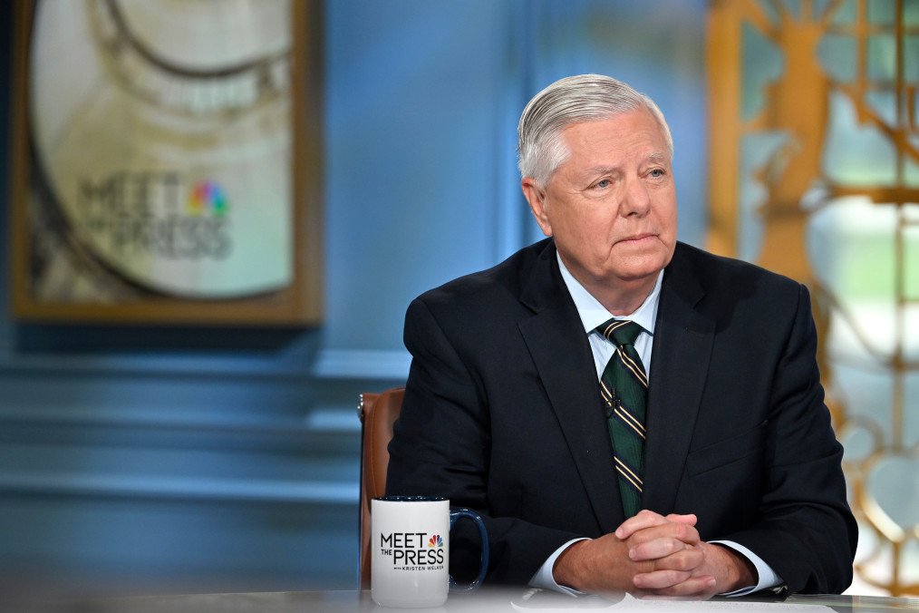 Senator Graham Predicts Record US Weapons Flow to Ukraine as Trump Prepares Major Announcement Senator Graham Predicts Record US Weapons Flow to Ukraine as Trump Prepares Major Announcement