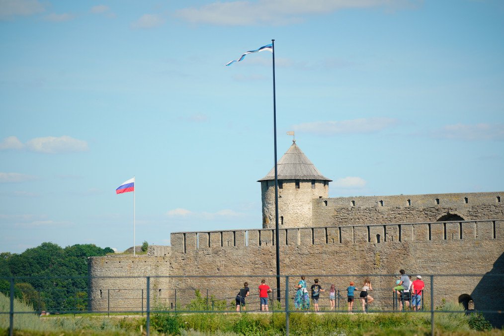 Estonia Summons Russian Envoy Amid Narva River Border Dispute