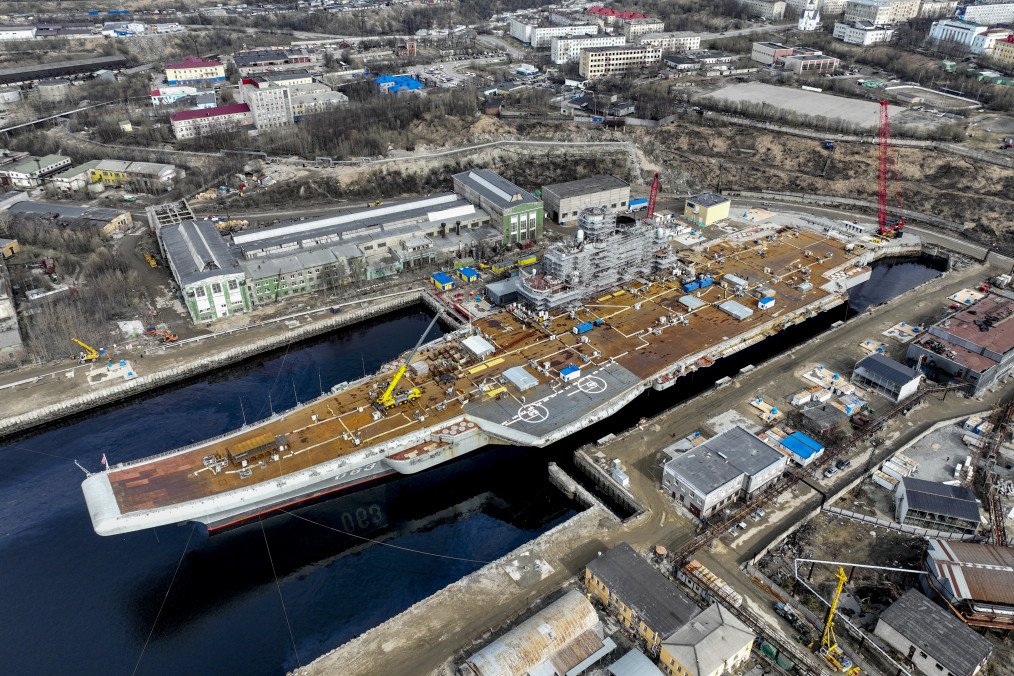 Russia Puts Its Only Aircraft Carrier Admiral Kuznetsov Up for Sale—Smoke, Leaks, and Delays Included Russia Puts Its Only Aircraft Carrier Admiral Kuznetsov Up for Sale—Smoke, Leaks, and Delays Included