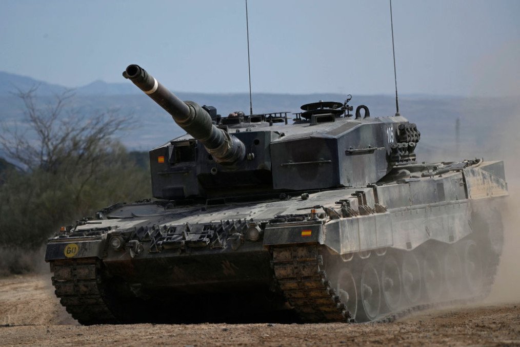 Spain Delivers 10 Repaired Leopard Tanks and Other Military Aid to Ukraine