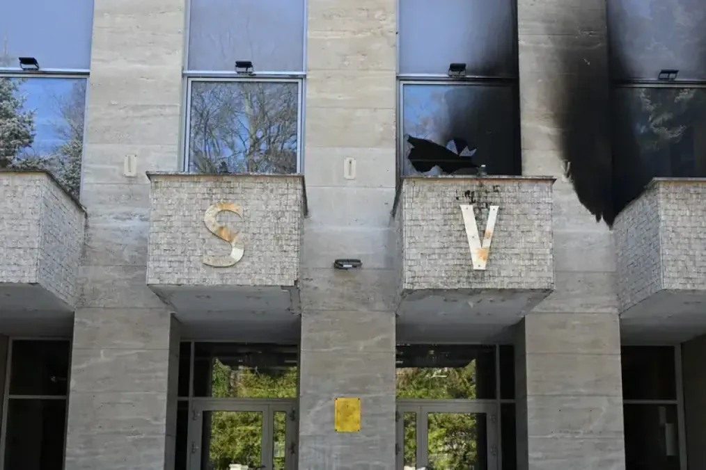 Molotov Cocktails Target Russian House in Prague A Russian house in Prague was bombed with an explosive mixture. (Source: Michal Cizek/AFP)