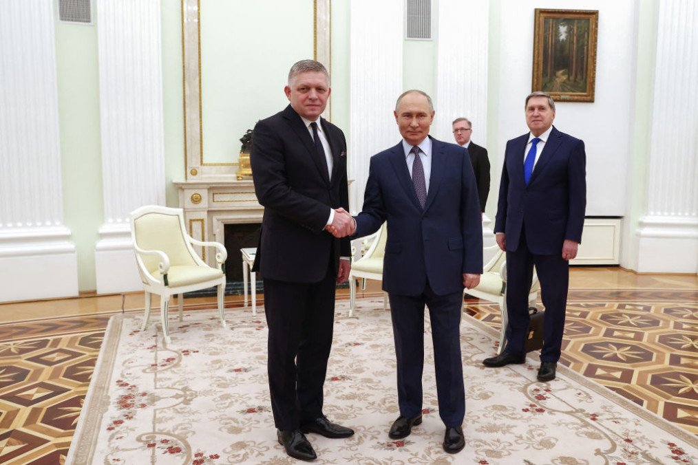Russian leader Vladimir Putin (R) shakes hands with Slovakia’s Prime Minister Robert Fico (L) prior to their talks in Moscow on December 22, 2024. (Source: Getty Images) Russian leader Vladimir Putin (R) shakes hands with Slovakia’s Prime Minister Robert Fico (L) prior to their talks in Moscow on December 22, 2024. (Source: Getty Images)