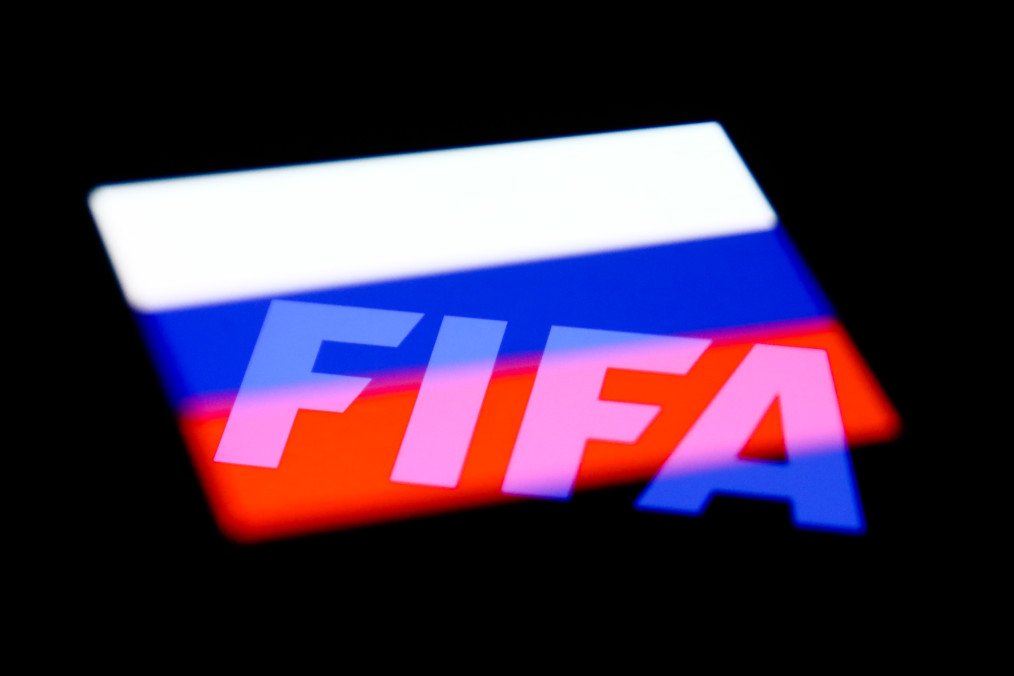 The FIFA logo and the Russian flag are displayed on phone screens on February 28, 2022. (Source: Getty Images) The FIFA logo and the Russian flag are displayed on phone screens on February 28, 2022. (Source: Getty Images)