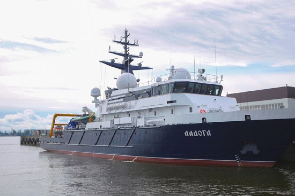 Illustrative image of the Project 11982 research vessel Lagoda. (Source: Defense Express)