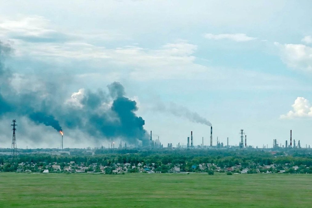 Thick black smoke rises from the Omsk oil refinery in Russia following a long-range drone strike. (Source: Open Source) Thick black smoke rises from the Omsk oil refinery in Russia following a long-range drone strike. (Source: Open Source)
