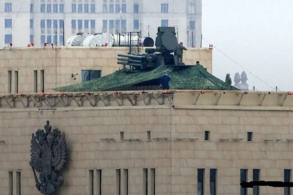 Russian Pantsir-S1 Air Defense System Installed on a Rooftop in Central Moscow. (Source: OSINT/Mark Krutov) Russian Pantsir-S1 Air Defense System Installed on a Rooftop in Central Moscow. (Source: OSINT/Mark Krutov)