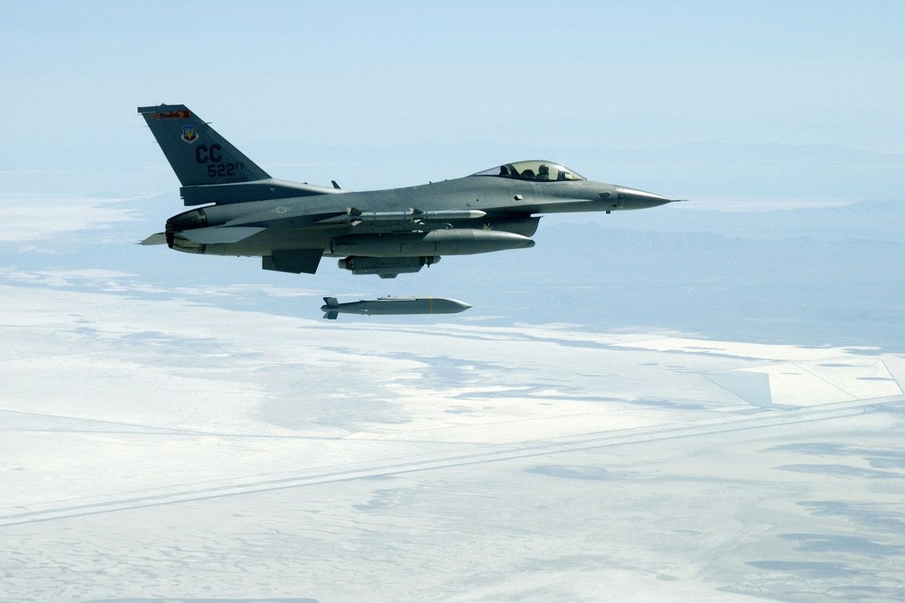 US to Supply Ukraine With JSOW Long-Range Glide Bombs for F-16 Fighters