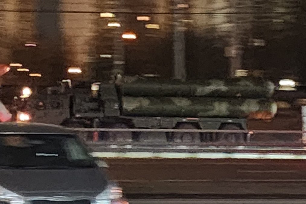 Convoy carrying S-400 missile launchers spotted on a Moscow roadway ahead of May 9. (Photo: Open source)