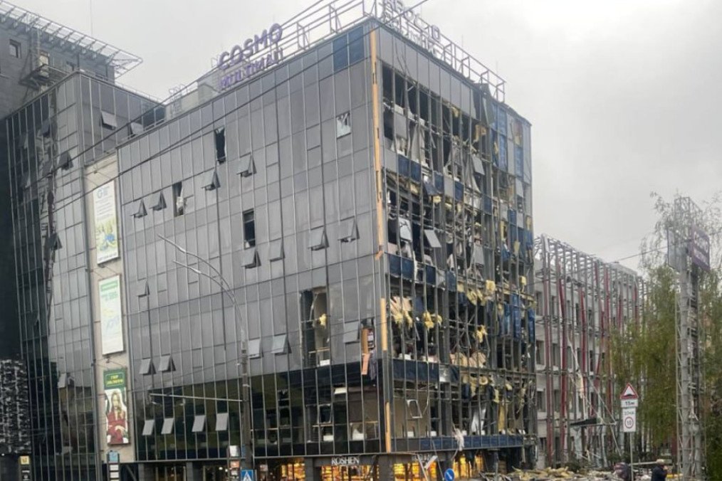 A shopping mall damaged during Russia’s missile and drone attack on Kyiv on October 19, 2026. (Source: hromadske)