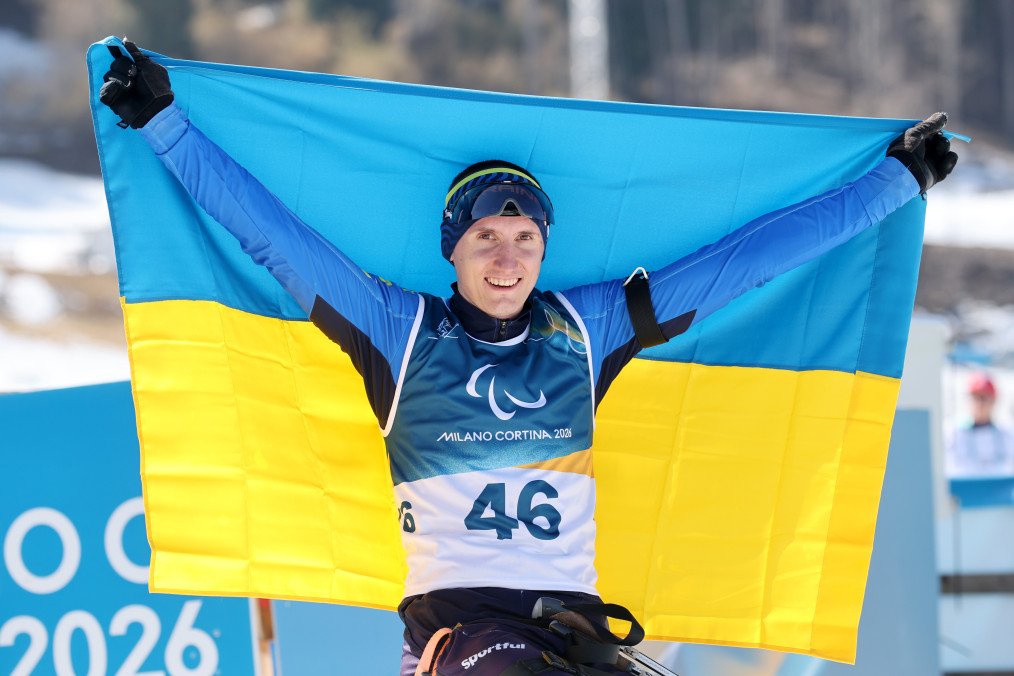 Ukrainian athlete Taras Rad celebrates with the national flag after winning the Para Biathlon Men’s Sprint Sitting event at the Milano Cortina 2026 Winter Paralympic Games in Val di Fiemme, Italy, on March 7, 2026. (Source: Getty Images)