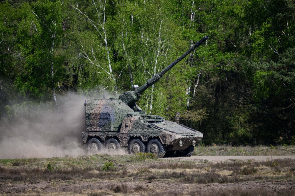 An RCH155 of the German army operates during a demonstration for the German Chancellor visiting the troops of the German Army (Bundeswehr) at the German armed forces' barracks in Munster, northern Germany, on April 30, 2026. (Source: Getty Images) An RCH155 of the German army operates during a demonstration at the German armed forces' barracks in Munster, northern Germany, on April 30, 2026.