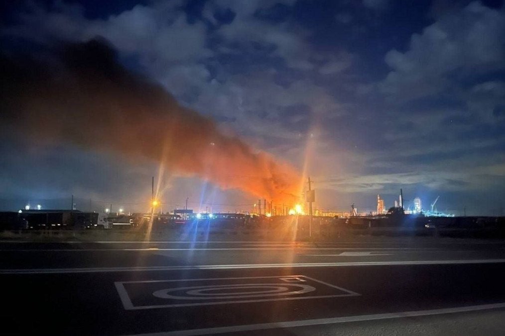 Fire at Russia’s Ilsky oil refinery following a Ukrainian drone strike on September 26, 2026. (Source: Exilenova+)