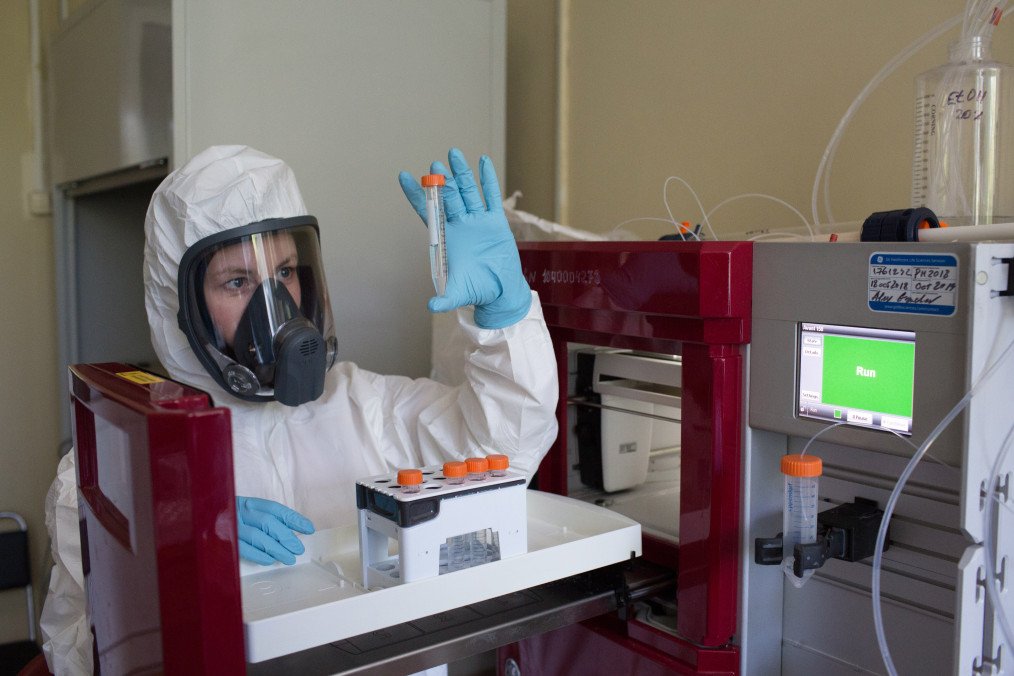 Kremlin Pushes Renewed Bioweapons Allegations Against Ukraine to Justify War A lab technician wearing personal protective equipment (PPE) places vials into a chromatography machine. (Source: Getty Images)