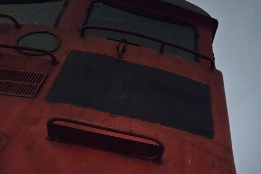 A Russian diesel locomotive stands damaged after a reported sabotage operation. (Source: ATESH)