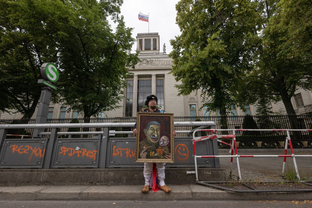 Russian artist and activist Semyon Skrepetsky stands outside the Russian Embassy during a Russia Day action. Russian artist and activist Semyon Skrepetsky stands outside the Russian Embassy during a Russia Day action.