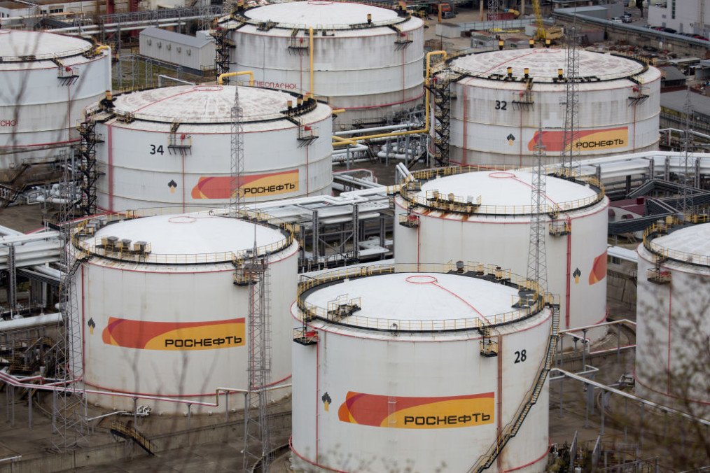 Oil storage tanks stand at the RN-Tuapsinsky refinery, operated by Rosneft Oil Co., in Tuapse, Russia. (Source: Getty Images)
