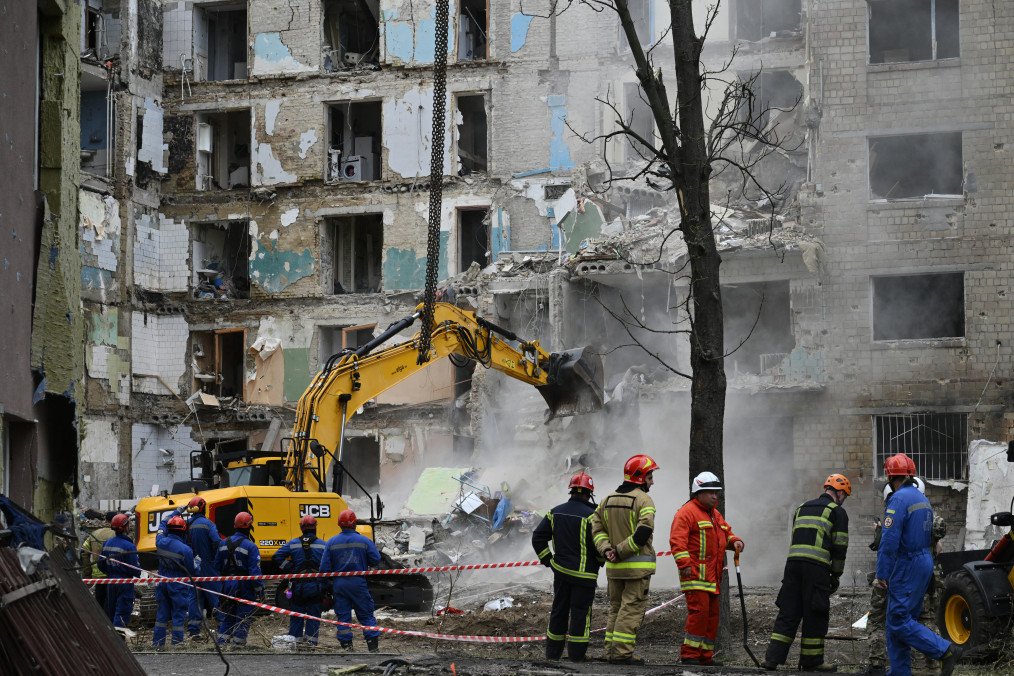 Ukraine Reports Nearly 6,000 Russian Cluster Munition Strikes Against Civilians Since 2022 Ukraine Reports Nearly 6,000 Russian Cluster Munition Strikes Against Civilians Since 2022
