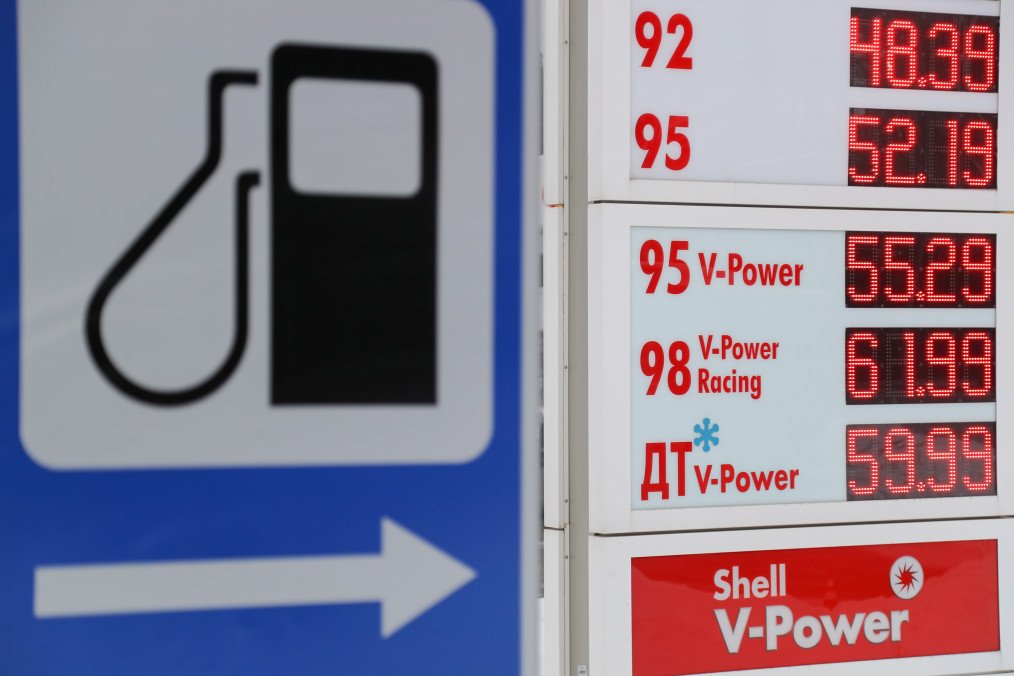 Fuel prices are displayed at a Shell gas station in St. Petersburg, Russia on March 6, 2022. Illustrative photo. (Source: Getty Images)