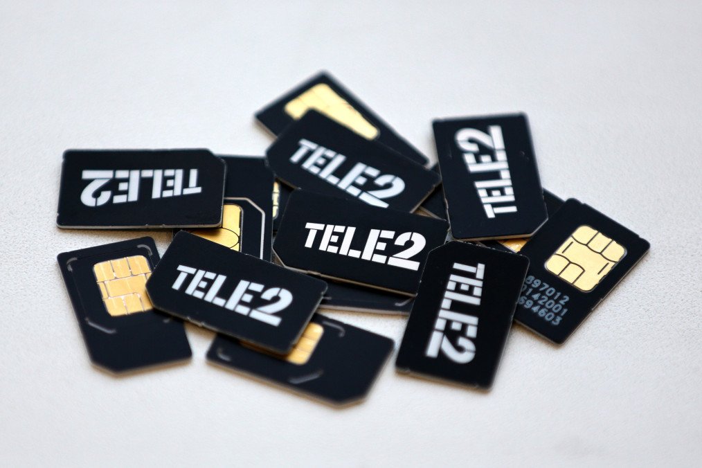 Tele2-branded sim cards sit on display at a Tele2 Russia Holding AB retail store in Nizhny Novgorod, Russia, on November 1, 2013. (Source: Getty Images)