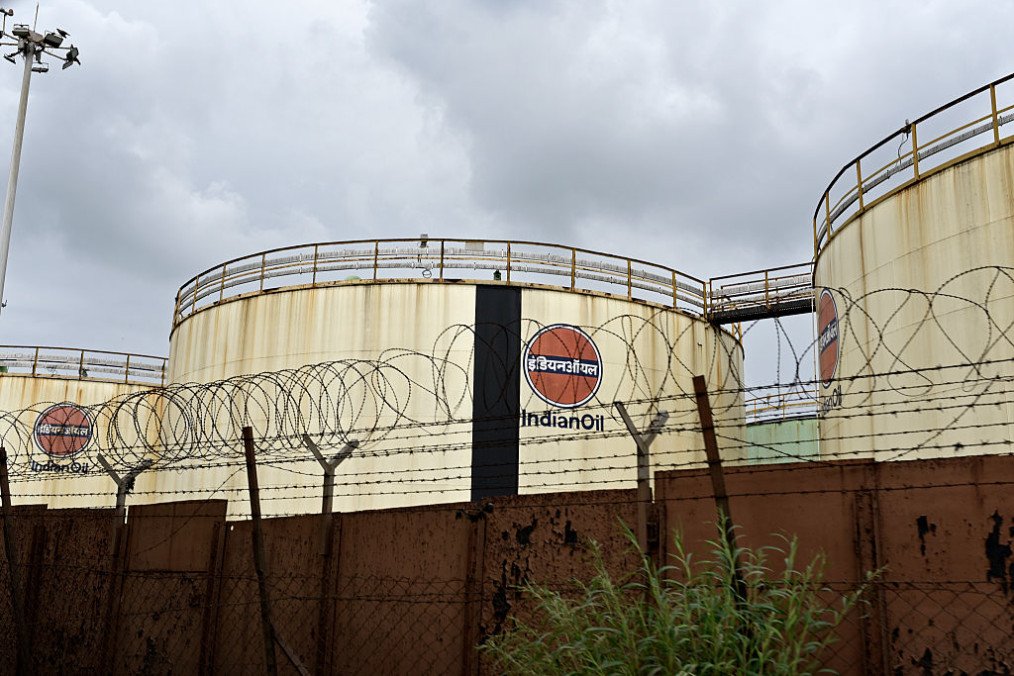 Russia Forced to Sell Oil to India at $22 a Barrel as Buyers Balk at Sanctions