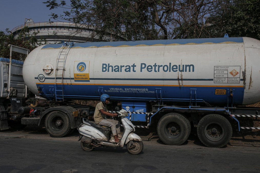 India Begins Exploring Alternatives to Russian Crude Amid Fresh EU Sanctions India Begins Exploring Alternatives to Russian Crude Amid Fresh EU Sanctions