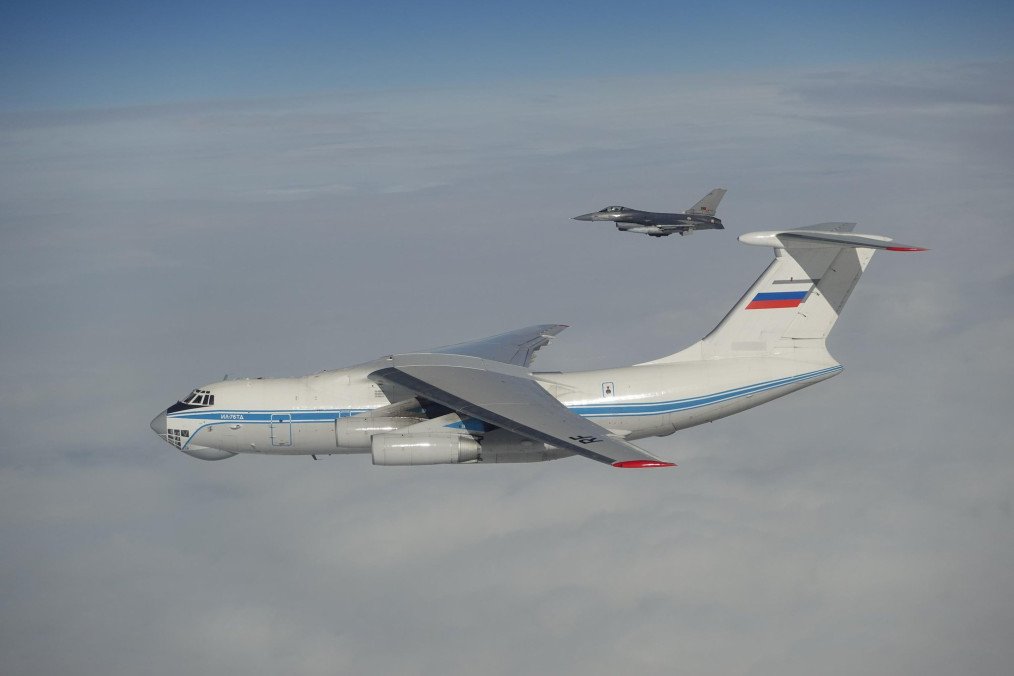 Portuguese F-16 AM fighter jet near Russian Il-76 military transport plane over the Baltic Sea, April 6, 2026. (Source: NATO Air Command) Portuguese F-16 AM fighter jet near Russian Il-76 military transport plane over the Baltic Sea, April 6, 2026. (Source: NATO Air Command)