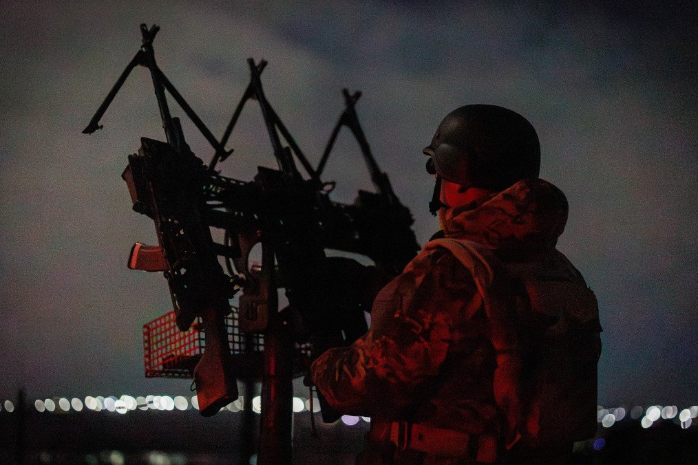 Ukrainian mobile air defense unit operates a machine gun position during night duty amid ongoing Russian missile and drone attacks. (Source: Getty Images) Ukrainian mobile air defense unit operates a machine gun position during night duty amid ongoing Russian missile and drone attacks. (Source: Getty Images)