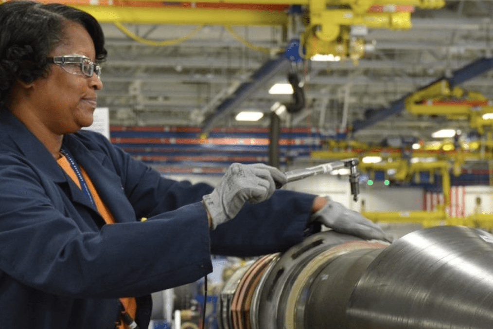 A worker assembles a Patriot PAC-3 Missile Segment Enhancement (MSE) interceptor at a Lockheed Martin production facility. (Source: Lockheed Martin) A worker assembles a Patriot PAC-3 Missile Segment Enhancement (MSE) interceptor at a Lockheed Martin production facility. (Source: Lockheed Martin)