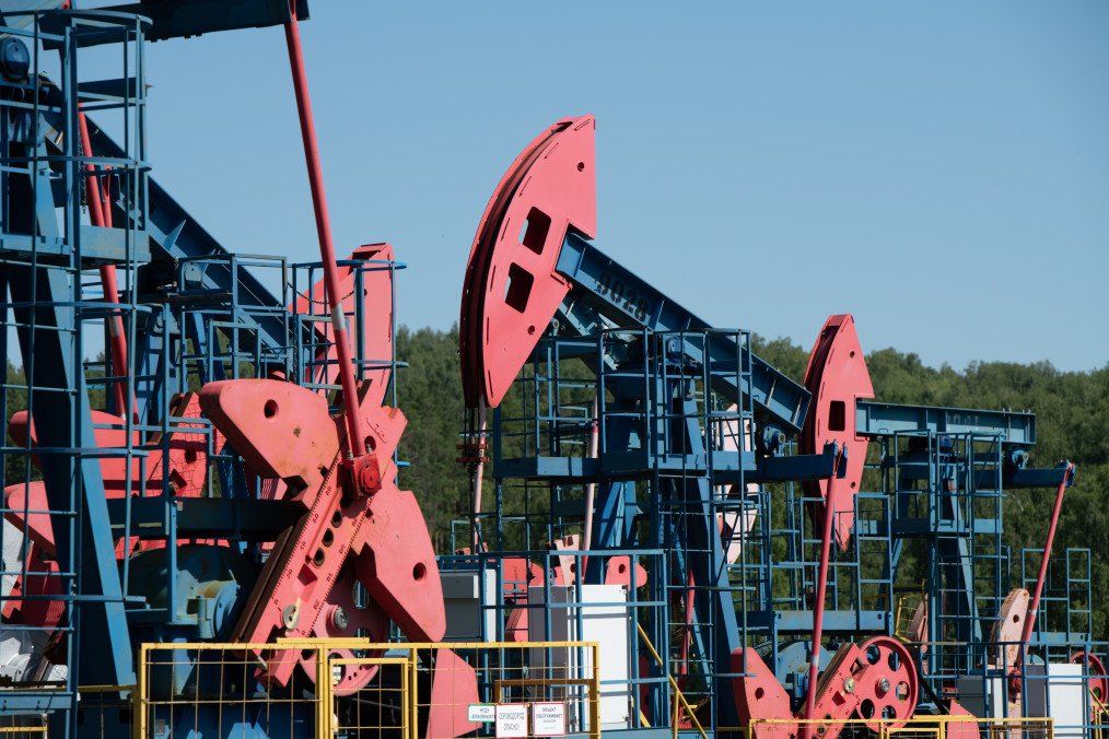 Norway Cuts Russian Oil Price Ceiling to Match EU Sanctions