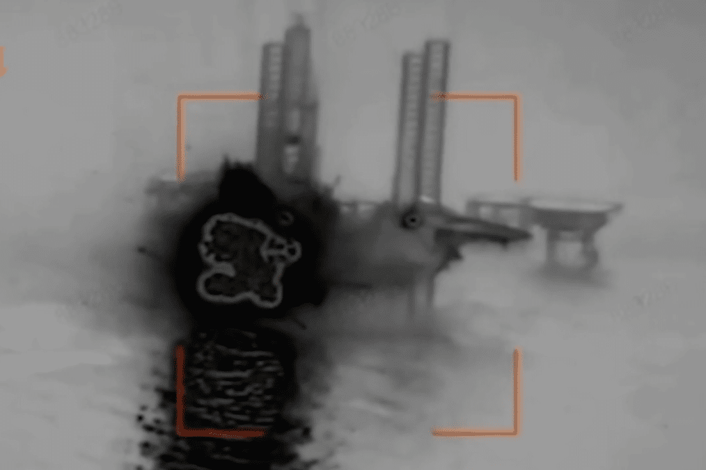 Thermal imaging footage shows the moment Ukrainian forces strike the Russian-controlled Syvash offshore drilling platform in the Black Sea. (Source: Ukrainian Navy) Thermal imaging footage shows the moment Ukrainian forces strike the Russian-controlled Syvash offshore drilling platform in the Black Sea. (Source: Ukrainian Navy)