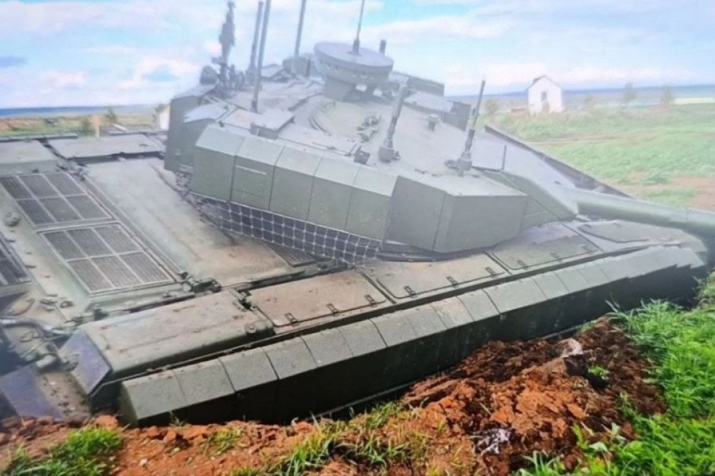 Russia’s Shturm robotic tank stuck in mud during the Tsentr-2026 military exercise. (Source: Open source) Russia’s Shturm robotic tank stuck in mud during the Tsentr-2026 military exercise. (Source: Open source)