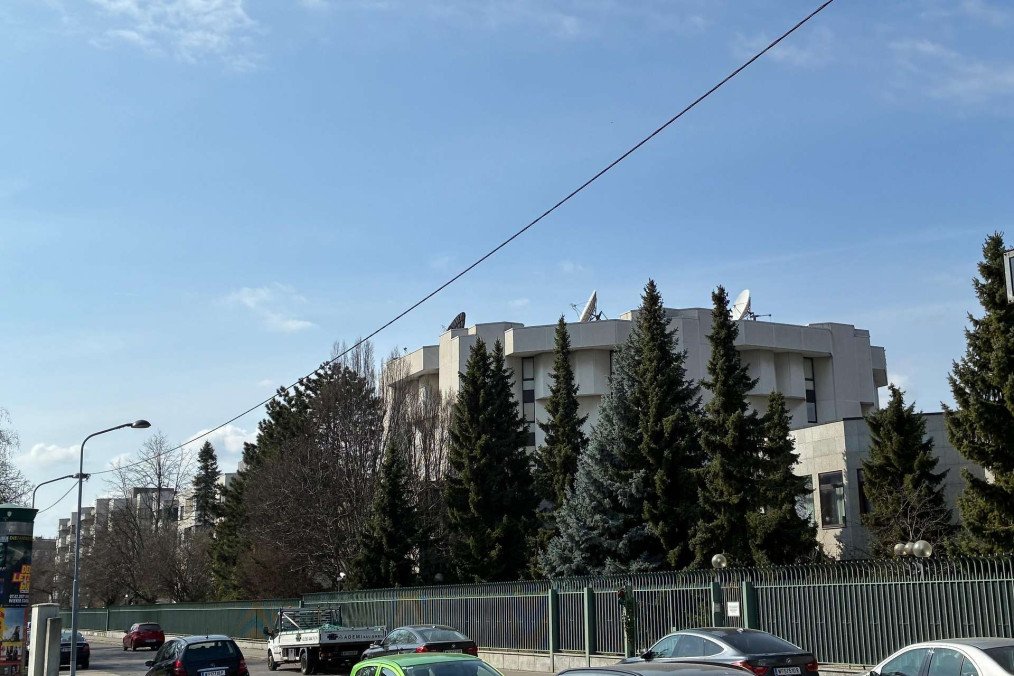 Satellite antennas installed on rooftops of the Russian diplomatic complex in Vienna’s Donaustadt district. (Source: ORF)