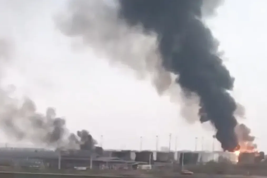 Satellite Images Confirm Massive Fire at Russian Atlas Fuel Depot in Rostov After Drone Strike Satellite Images Confirm Massive Fire at Russian Atlas Fuel Depot in Rostov After Drone Strike