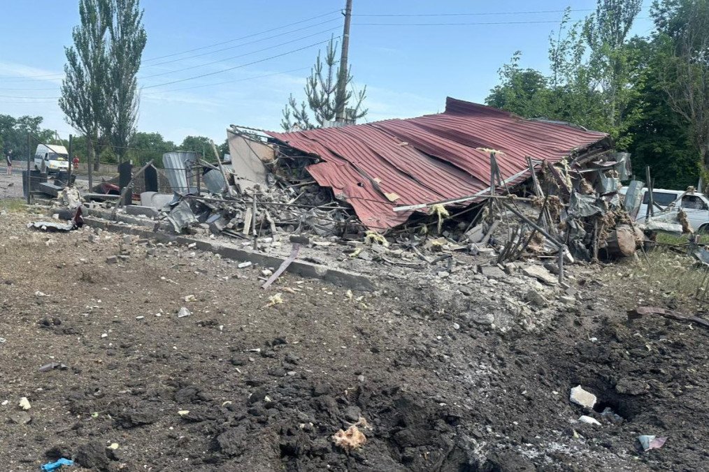 Russian Attack on Donetsk and Kherson Regions Kills 1, Injures 7