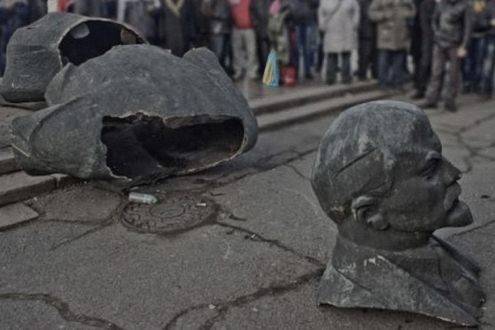 The dismantled remains of a Vladimir Lenin monument in Ukraine during the country’s decommunization campaign. (Source: Ukraine’s Foreign Intelligence Service)