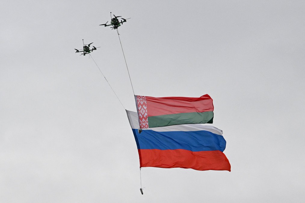 Belarusian Ground Infrastructure Still Powers Russian Aerial Attacks on Western Ukraine Drones fly with flags of Russia and Belarus. Illustrative image. (Source: Getty Images)