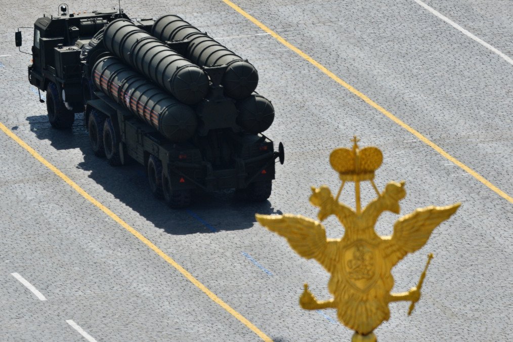 A Russian S-400 Triumph/SA-21 Growler medium-range and long-range surface-to-air missile system drives through Red Square on May 9, 2015.