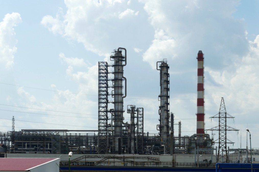 Moscow Court Orders Yandex Maps to Blur Images of Key Oil Refinery Following Drone Attacks