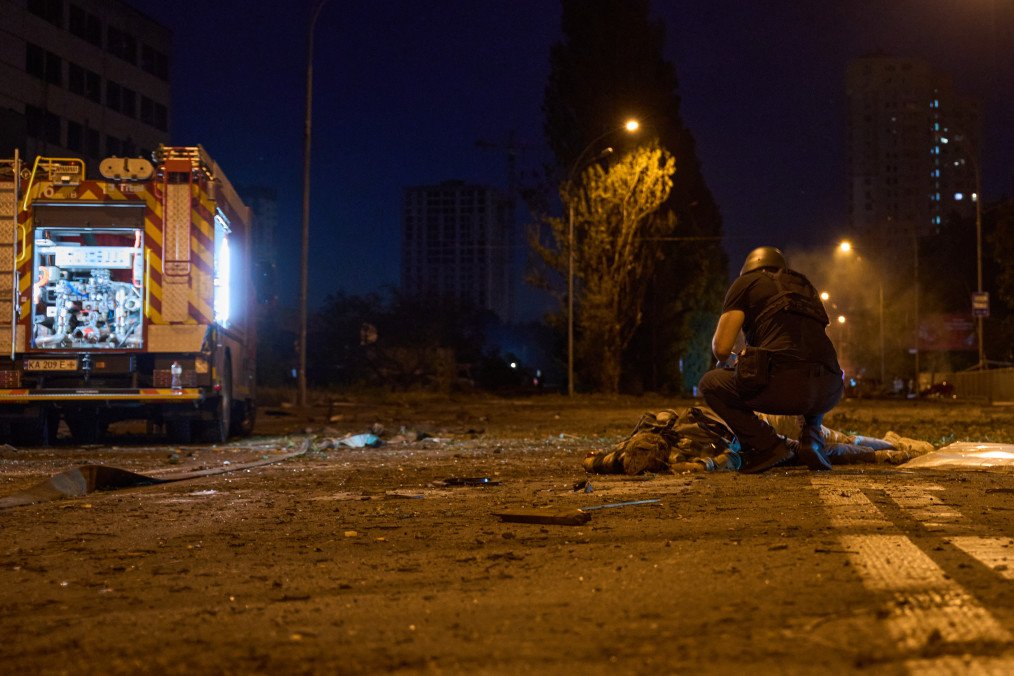 A police officer provides assistance at the site of a Russian strike in Kyiv on August 1, 2026. (Source: Mykyta Shandyba/UNITED24 Media) A police officer provides assistance at the site of a Russian strike in Kyiv on August 1, 2026. (Source: Mykyta Shandyba/UNITED24 Media)