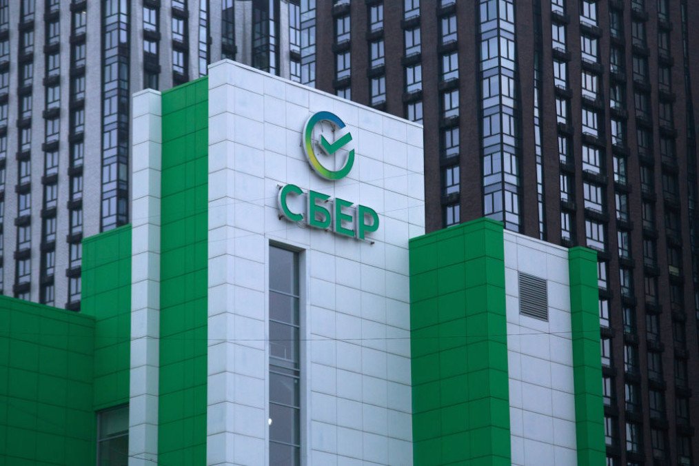 Russian majority state-owned bank “PJSC Sberbank” building seen in Moscow. (Source: Getty Images)