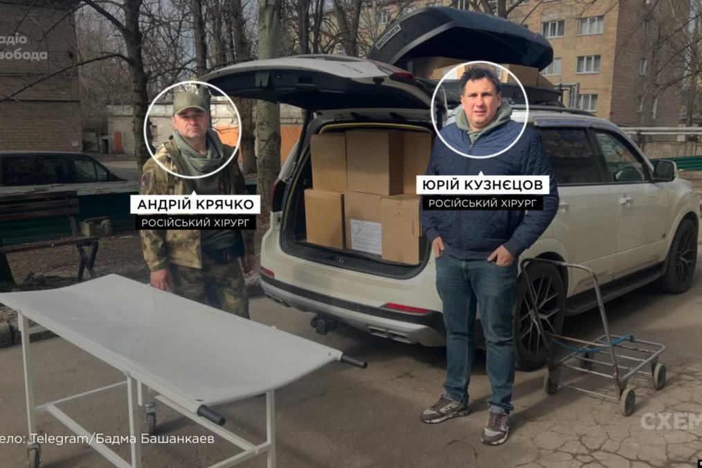 Russian surgeons, one of whom allegedly branded “Glory to Russia” on a Ukrainian POW. (Photo: Schemes)