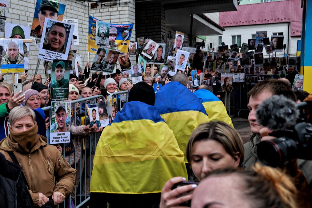 Illustrative image. Families of Ukrainian prisoners of war and missing persons came out with photos of their loved ones in the hope of seeing them among those exchanged on April 11, 2026, in an unspecified location in Ukraine. (Source: Getty Images)