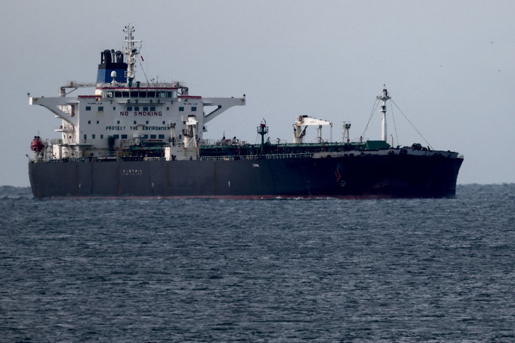 The Mozambican-flagged oil tanker Deyna, suspected of belonging to the Russian's shadow fleet, is seen near the port of Marseille-Fos on Mars 23, 2026. Illustrative photo. (Source: Getty Images)