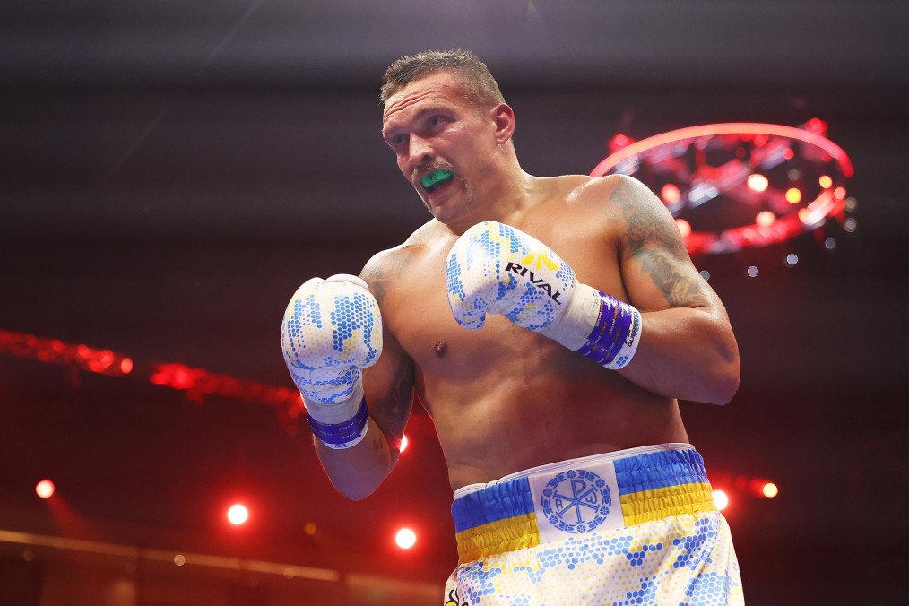 Ukrainian Boxer Usyk Urges Joe Rogan to Challenge Trump on Freeing Azovstal Defenders