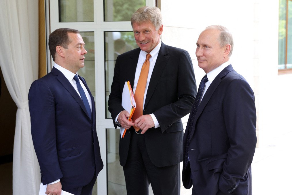 Russia Snubs 30-Day Ceasefire, Demands Silence for Victory Day Parade