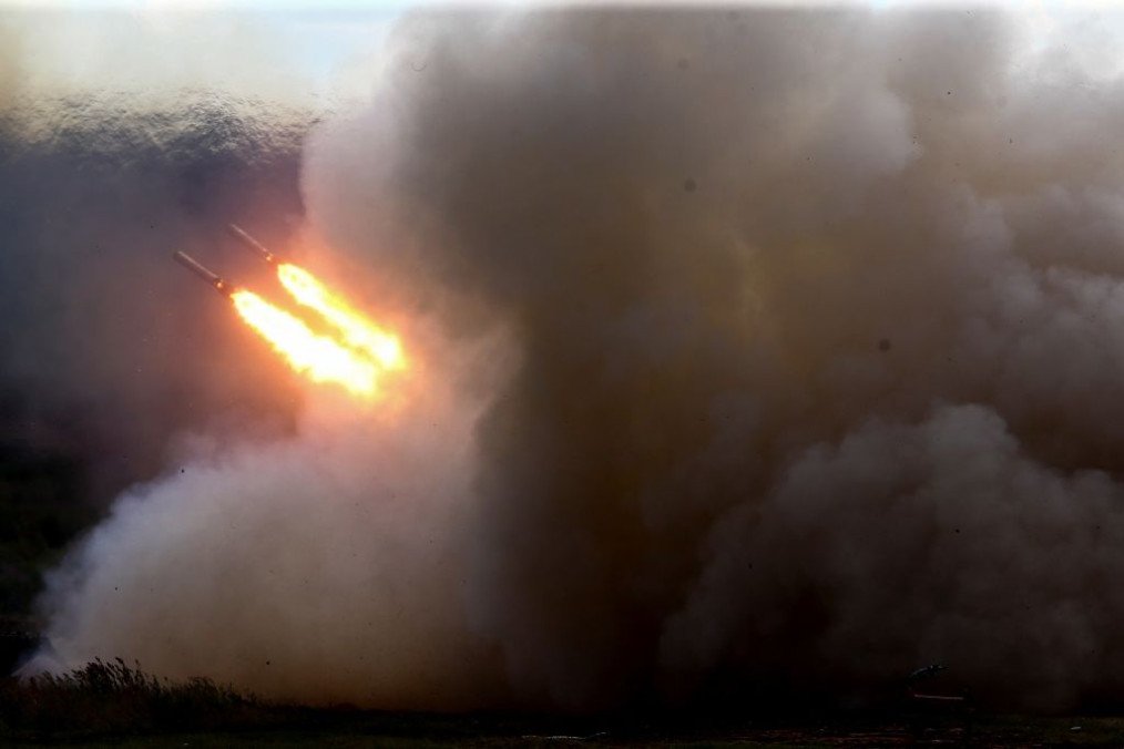 Ukrainian Border Guard Service Destroys Russian TOS-1A “Solntsepyok” in Belgorod Region, Video Ukrainian Border Guard Service Destroys Russian TOS-1A “Solntsepyok” in Belgorod Region, Video