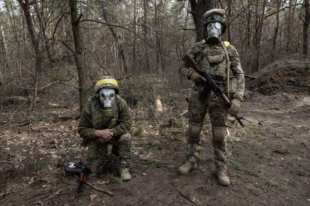 Ukrainian soldiers with the 33rd Separate Mechanized Brigade get training in case of a gas attack during military training on March 13, 2025, in Dnipropetrovsk, Ukraine. (Source: Getty Images)