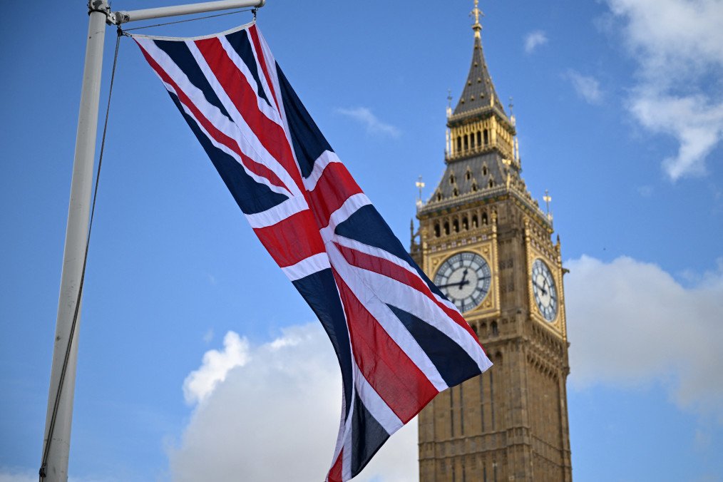 UK Unveils New $16.6 Million Winter Support Plan for Ukraine Amid Russian Strikes A worker raises a Union flag opposite the Elizabeth Tower, known more commonly after the name of bell inside, Big Ben, at the Houses of Parliament in central London on October 22, 2025. (Source: Getty Images)