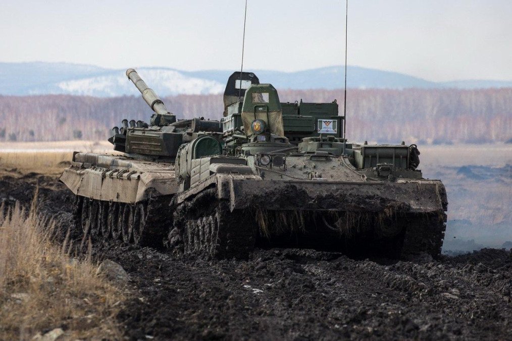 A Russian BREM-1 armored recovery vehicle moves through muddy terrain during a military exercise. (Source: Russian media) A Russian BREM-1 armored recovery vehicle moves through muddy terrain during a military exercise. (Source: Russian media)